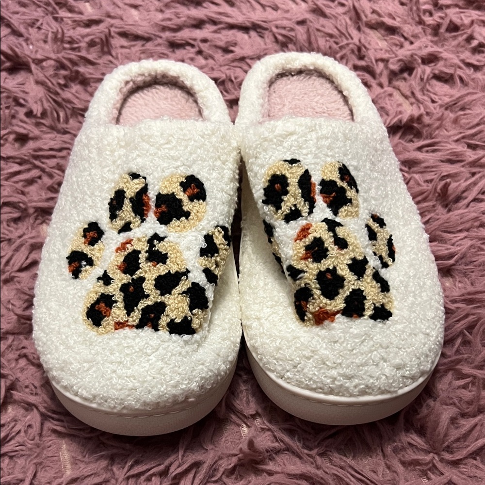 NWT boutique Cozy Slippers with Leopard Paw Print